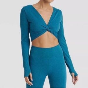 JoyLab Twist V-neck Crop Long Sleeve
Top Sz Large Womens Blue NEW Casual Boho